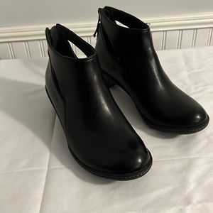 Vionic Bonita Leather Booties Sz 37 or 6.5 Black Cut Out Ankle Boots